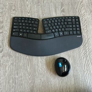 Microsoft Sculpt Ergonomic Wireless Desktop Keyboard and Mouse - Black
